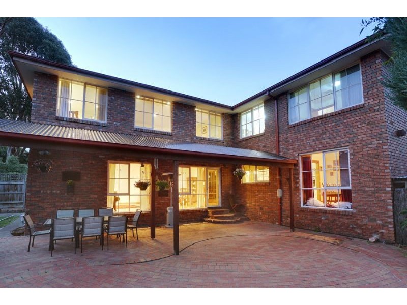 35 Paxton Drive, Glen Waverley VIC 3150