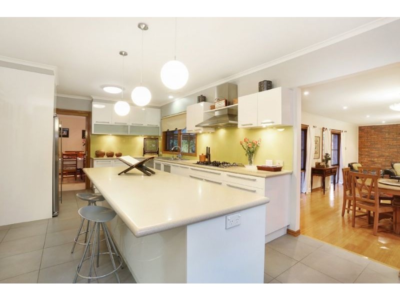 35 Paxton Drive, Glen Waverley VIC 3150