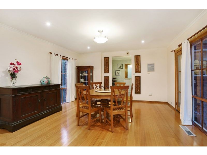 35 Paxton Drive, Glen Waverley VIC 3150