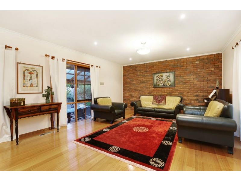 35 Paxton Drive, Glen Waverley VIC 3150