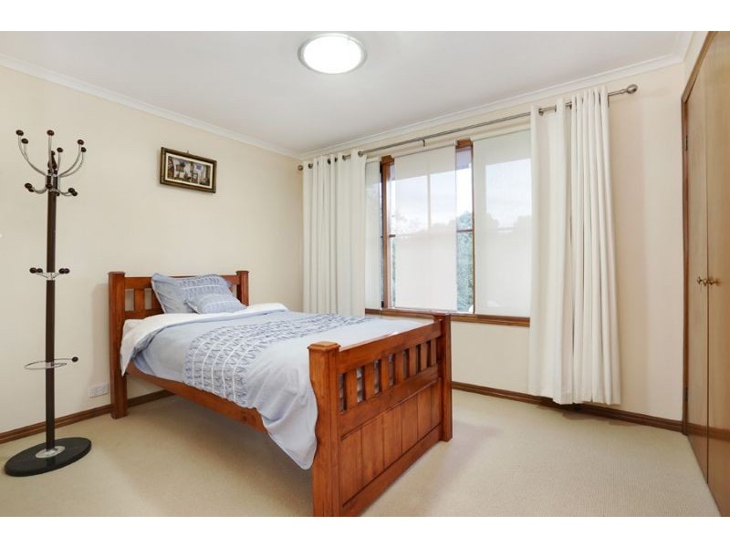 35 Paxton Drive, Glen Waverley VIC 3150