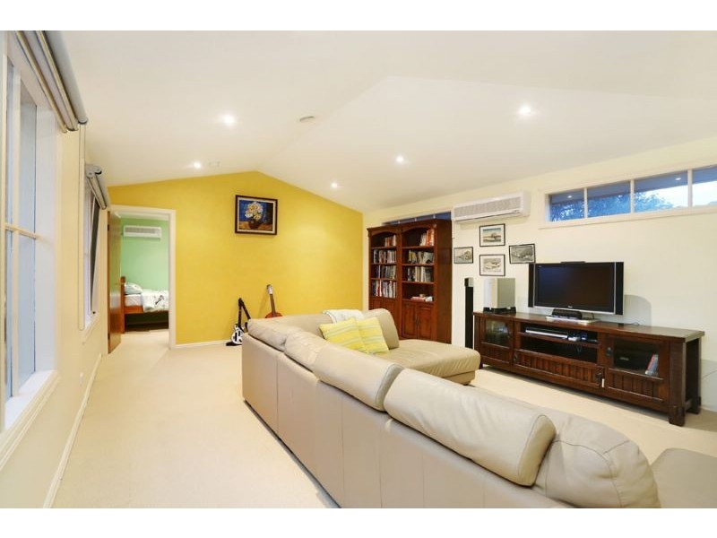 35 Paxton Drive, Glen Waverley VIC 3150