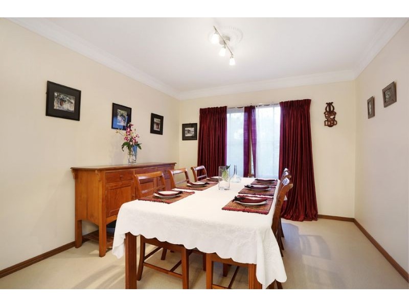 35 Paxton Drive, Glen Waverley VIC 3150