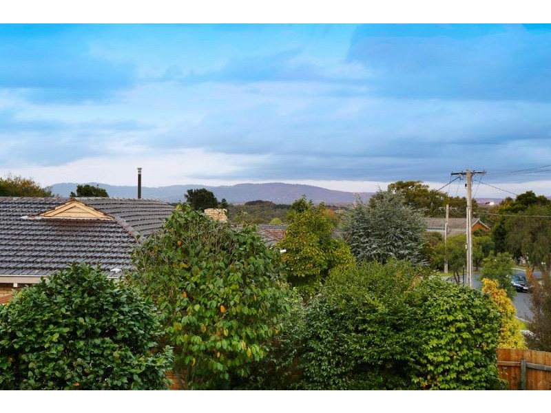 8 Crestmont Drive, Glen Waverley VIC 3150