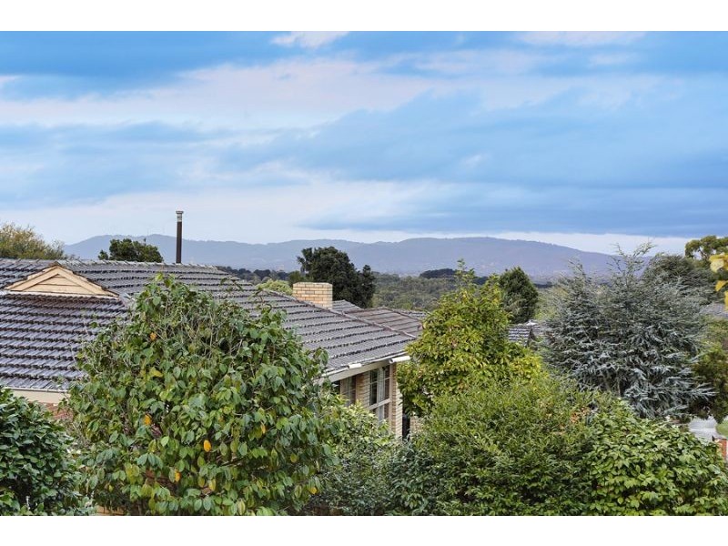 8 Crestmont Drive, Glen Waverley VIC 3150