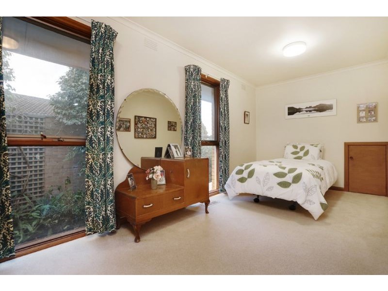 8 Crestmont Drive, Glen Waverley VIC 3150