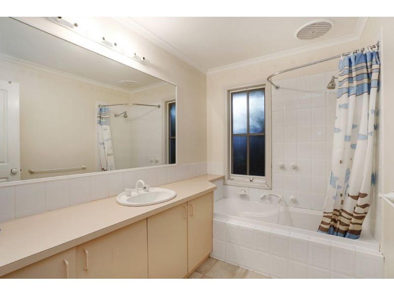 2/12 Garrisson Drive, Glen Waverley VIC 3150