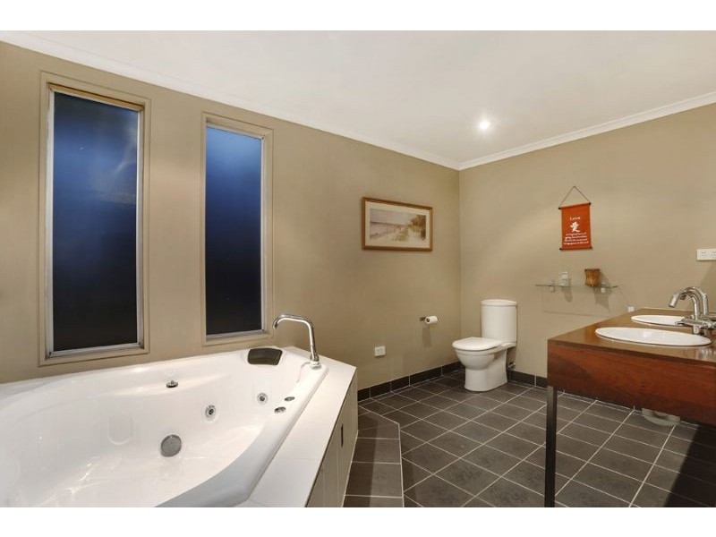 19 Cam Street, Burwood East VIC 3151