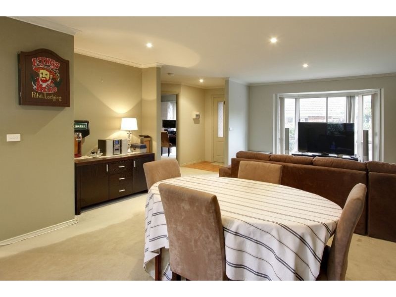 2/8 Elwood Street, Notting Hill VIC 3168