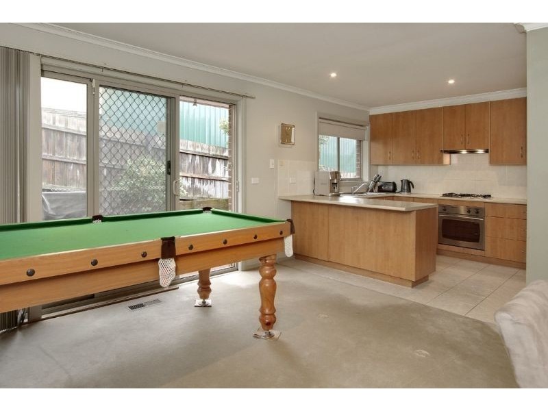 2/8 Elwood Street, Notting Hill VIC 3168