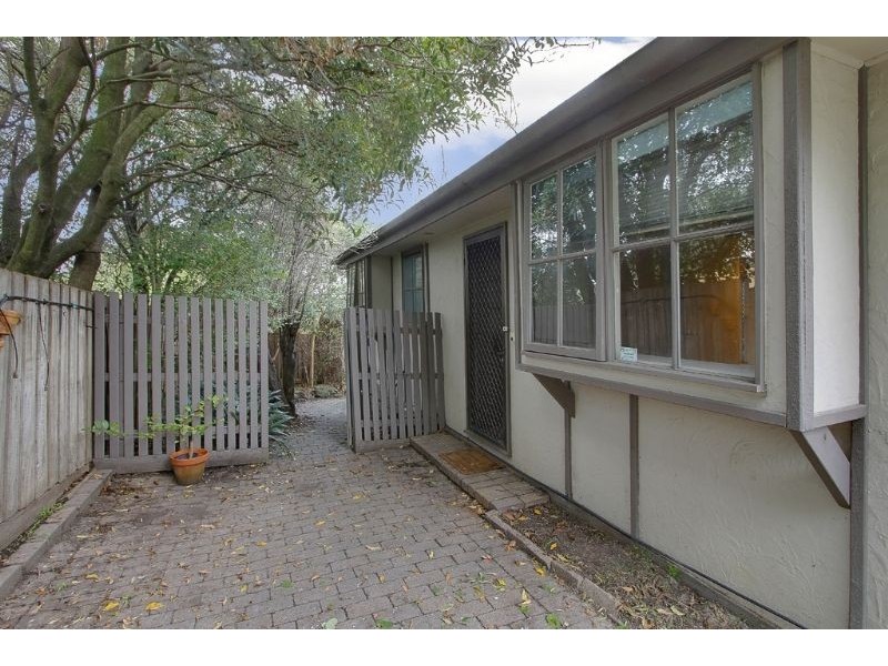 2/19 Binalong Avenue, Chadstone VIC 3148