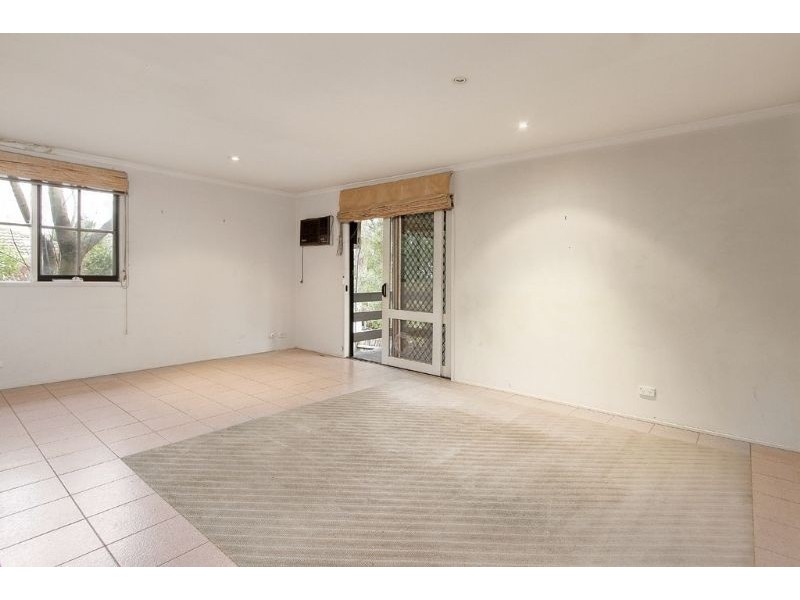 2/19 Binalong Avenue, Chadstone VIC 3148