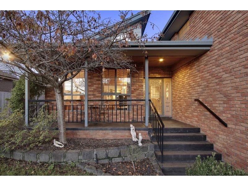 4 Reynolds Avenue, Wheelers Hill VIC 3150