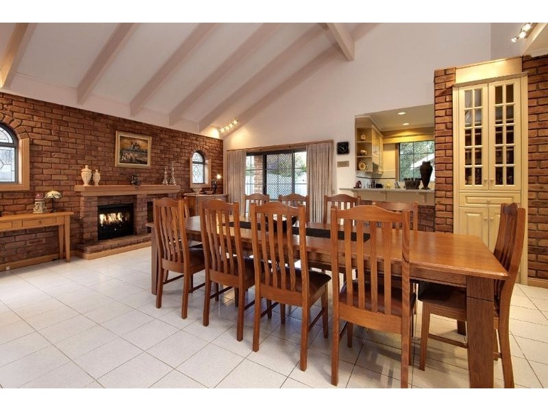 4 Reynolds Avenue, Wheelers Hill VIC 3150