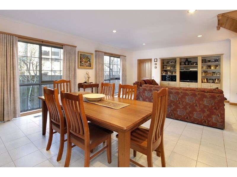 4 Reynolds Avenue, Wheelers Hill VIC 3150