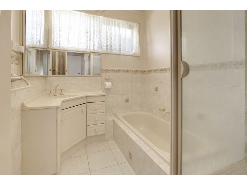 24 Plymouth Street, Glen Waverley VIC 3150