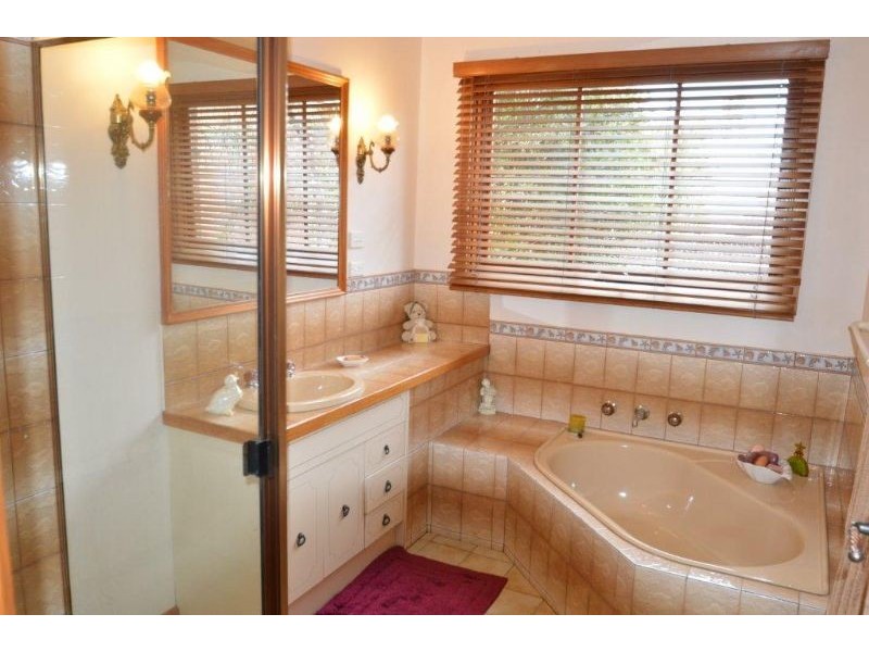 13 Merran Court, Wheelers Hill VIC 3150