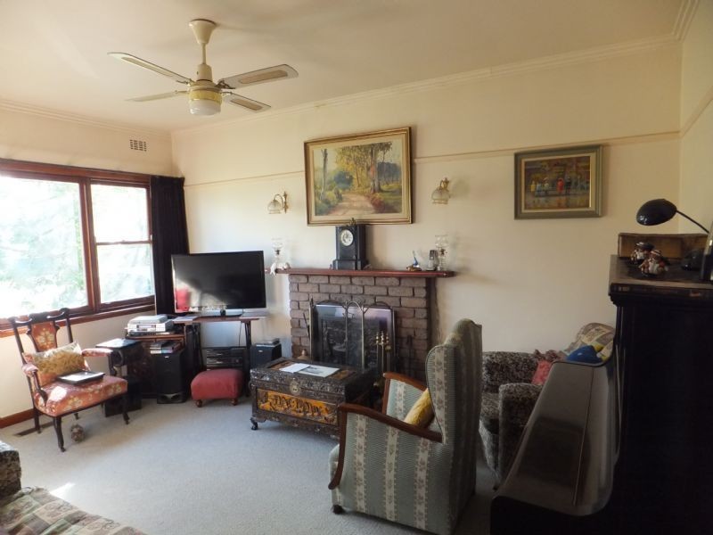 26 Charlton Street, Mount Waverley VIC 3149