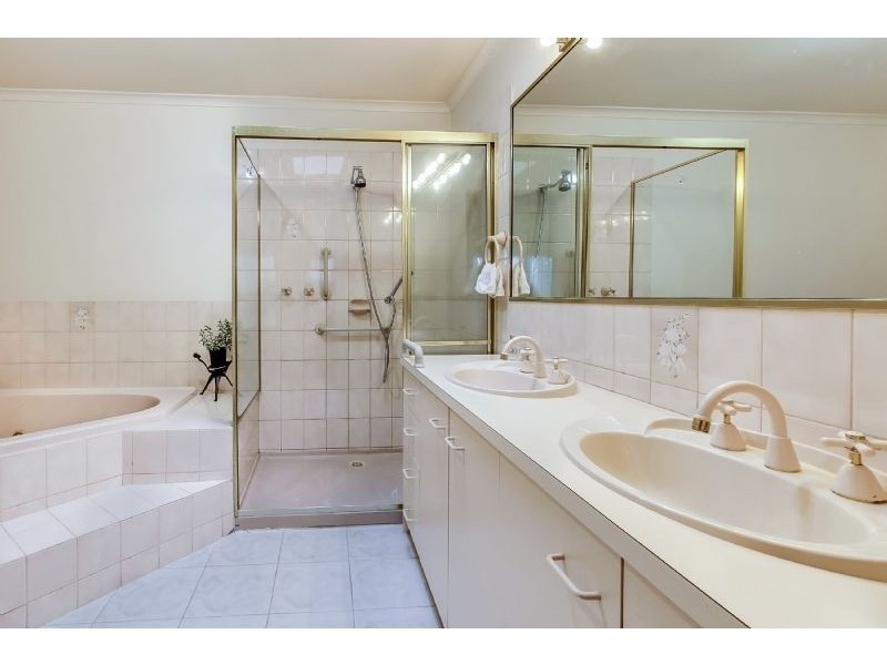 1/5 Campbell Street, Glen Waverley VIC 3150