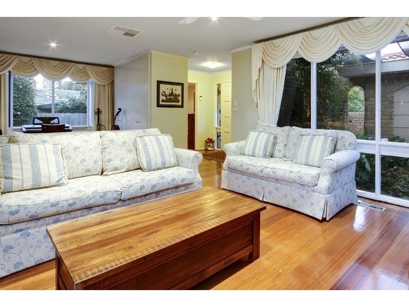 30 Calderwood Avenue, Wheelers Hill VIC 3150