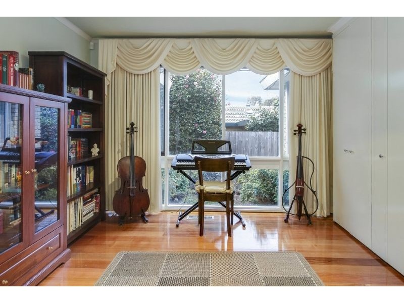 30 Calderwood Avenue, Wheelers Hill VIC 3150