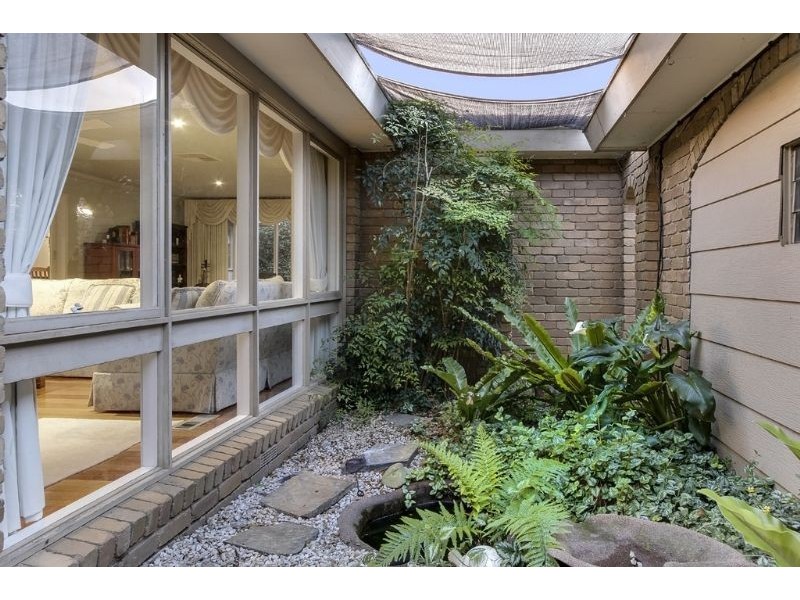 30 Calderwood Avenue, Wheelers Hill VIC 3150