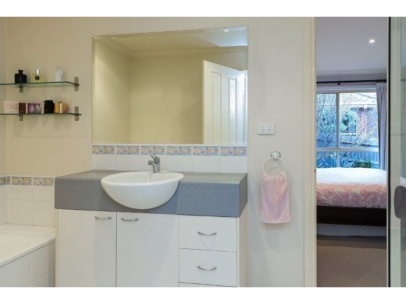 2/10 Elwood Street, Notting Hill VIC 3168