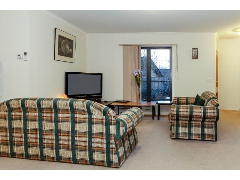 2/17 Avonhurst Drive, Glen Waverley VIC 3150