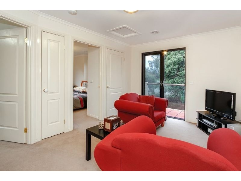 2/17 Avonhurst Drive, Glen Waverley VIC 3150