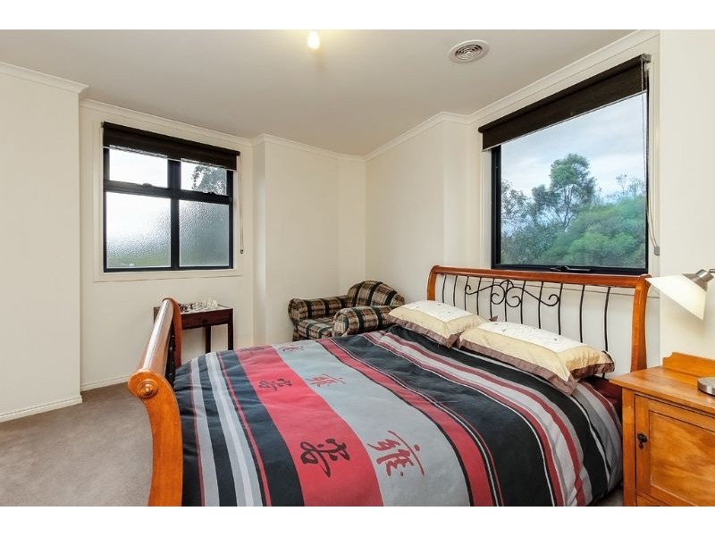 2/17 Avonhurst Drive, Glen Waverley VIC 3150