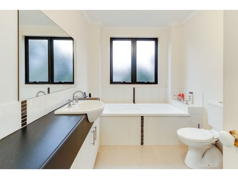 2/17 Avonhurst Drive, Glen Waverley VIC 3150