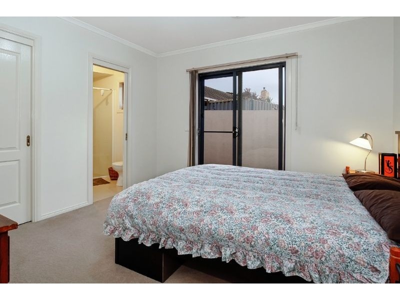 2/17 Avonhurst Drive, Glen Waverley VIC 3150
