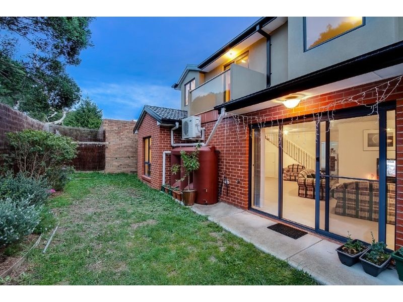 2/17 Avonhurst Drive, Glen Waverley VIC 3150