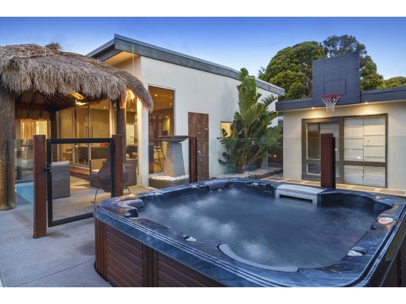 20 Leatherwood Crescent, Wheelers Hill VIC 3150