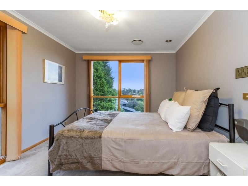 41 Kenross Drive, Wheelers Hill VIC 3150