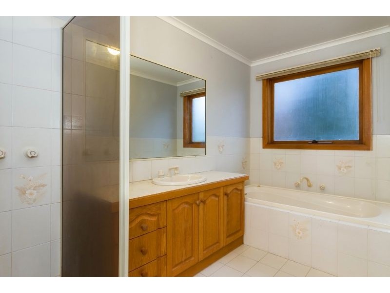 41 Kenross Drive, Wheelers Hill VIC 3150