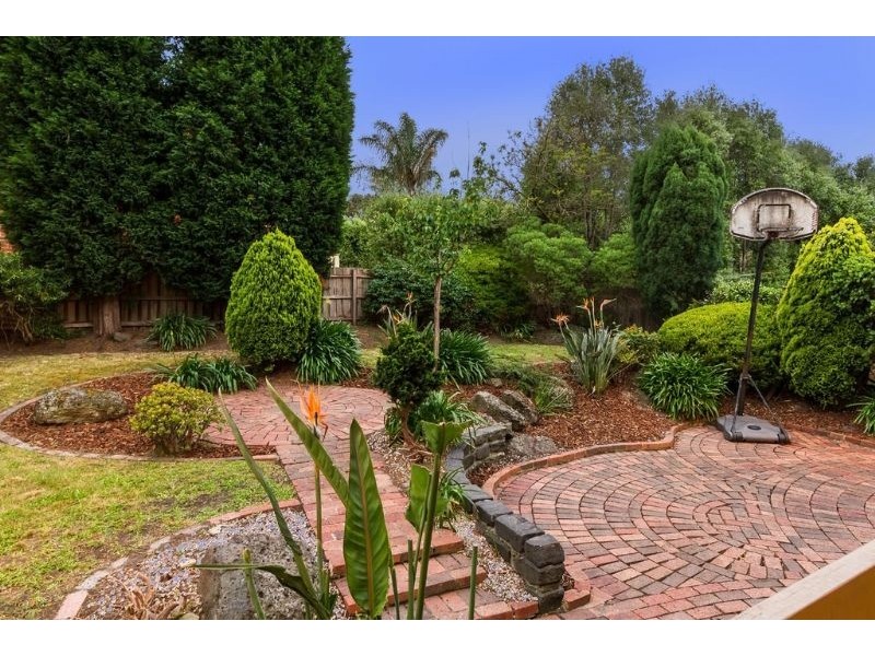 41 Kenross Drive, Wheelers Hill VIC 3150