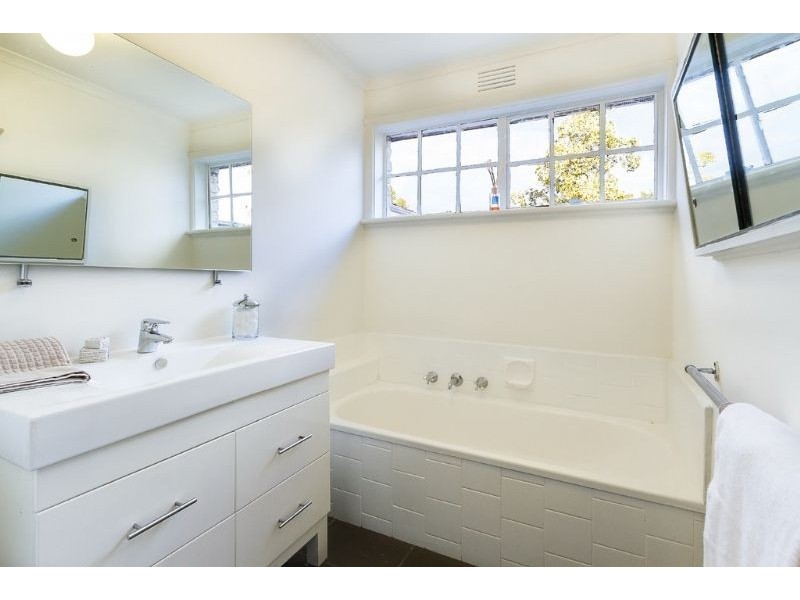 7 Newhaven Road, Burwood East VIC 3151