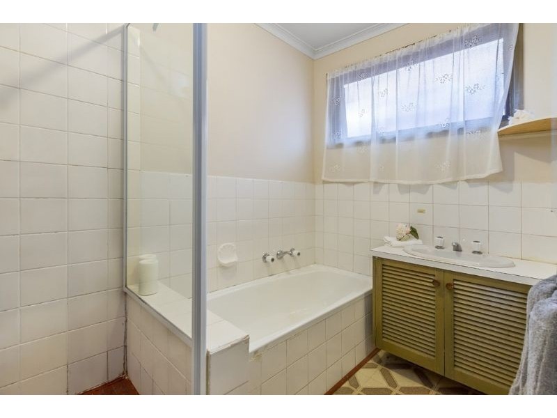 94 King Arthur Drive, Glen Waverley VIC 3150