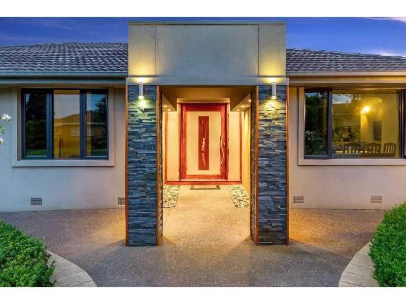 16 Mingana Road, Wantirna South VIC 3152