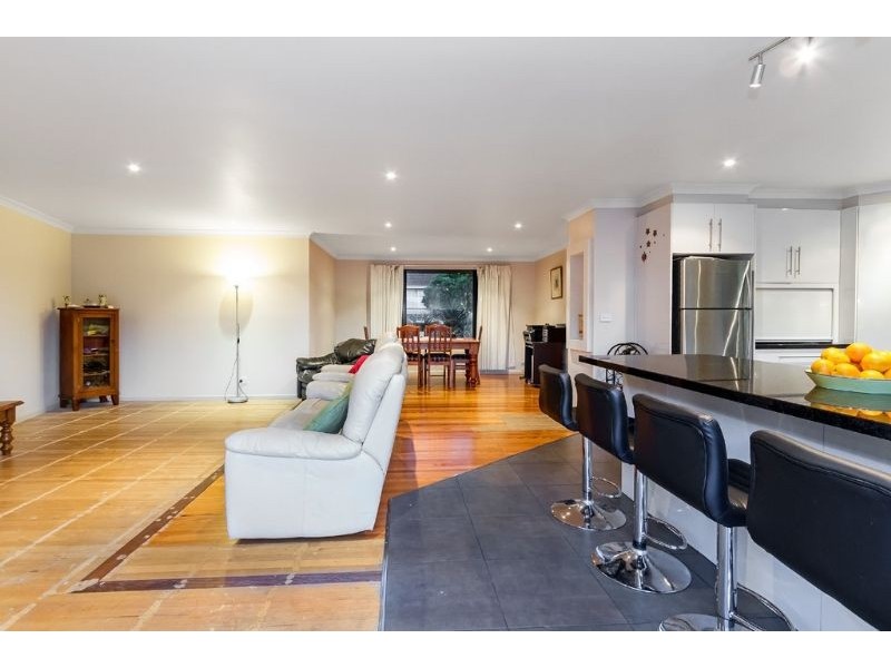 16 Mingana Road, Wantirna South VIC 3152