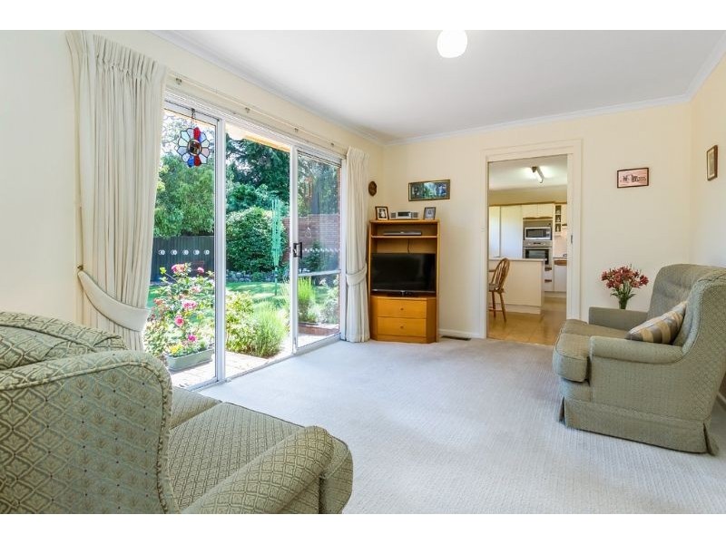 1 Debbie Street, Mount Waverley VIC 3149