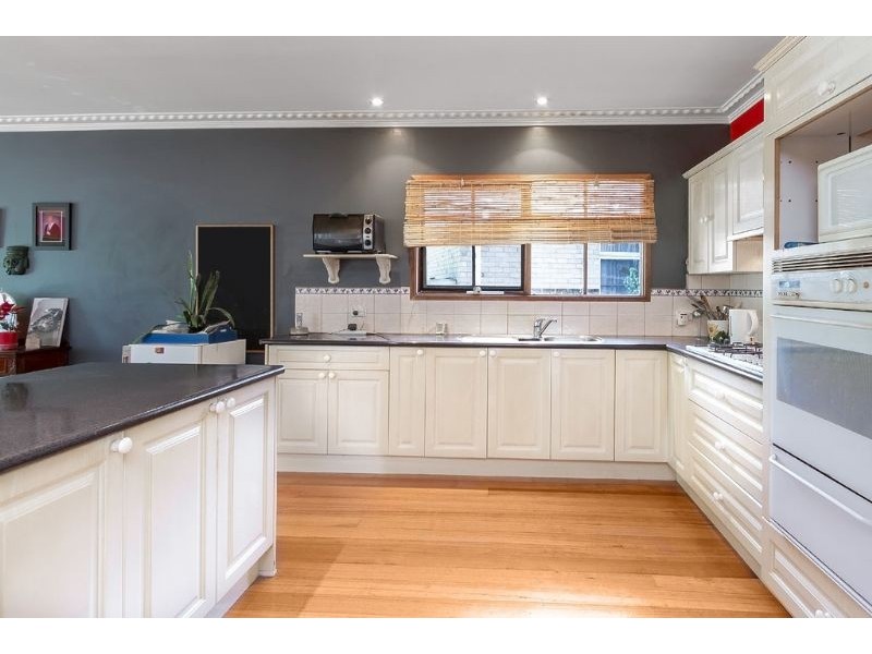 32 Bennett Avenue, Mount Waverley VIC 3149
