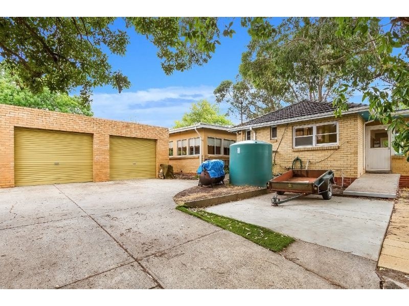 4 Barbara Avenue, Glen Waverley VIC 3150