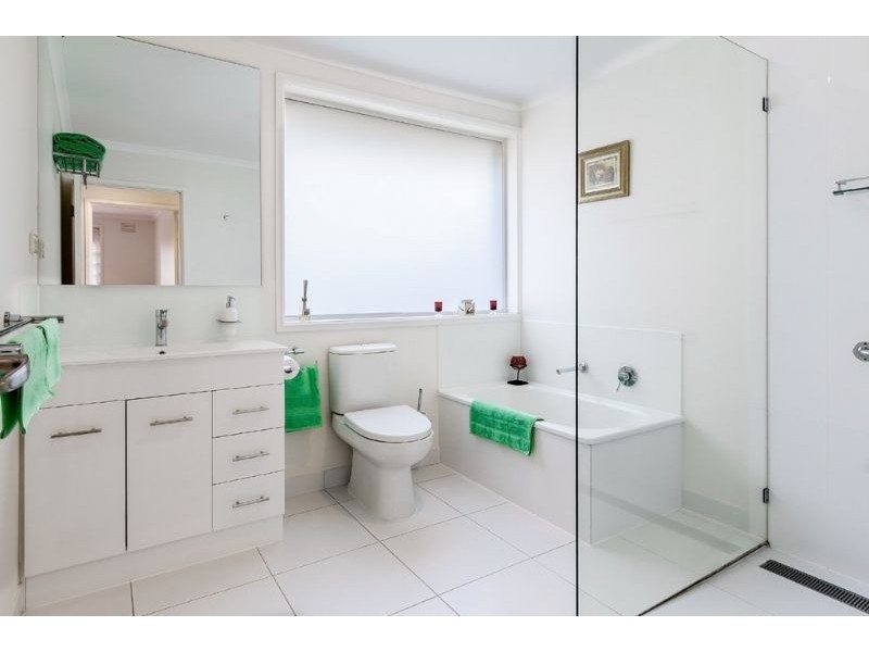 1 Mantova Drive, Wheelers Hill VIC 3150