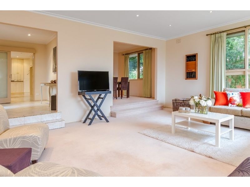 297 Gallaghers Road, Glen Waverley VIC 3150