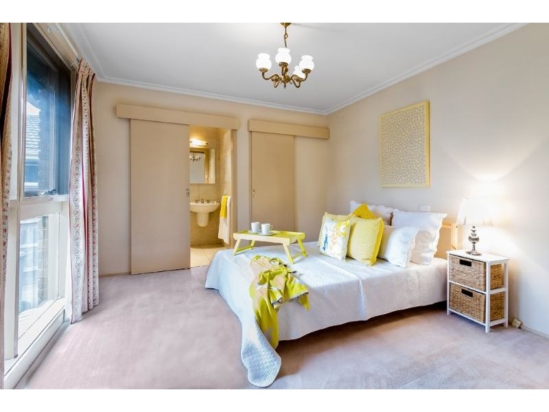 297 Gallaghers Road, Glen Waverley VIC 3150