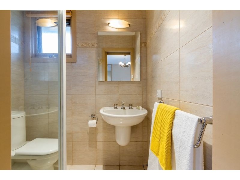 297 Gallaghers Road, Glen Waverley VIC 3150