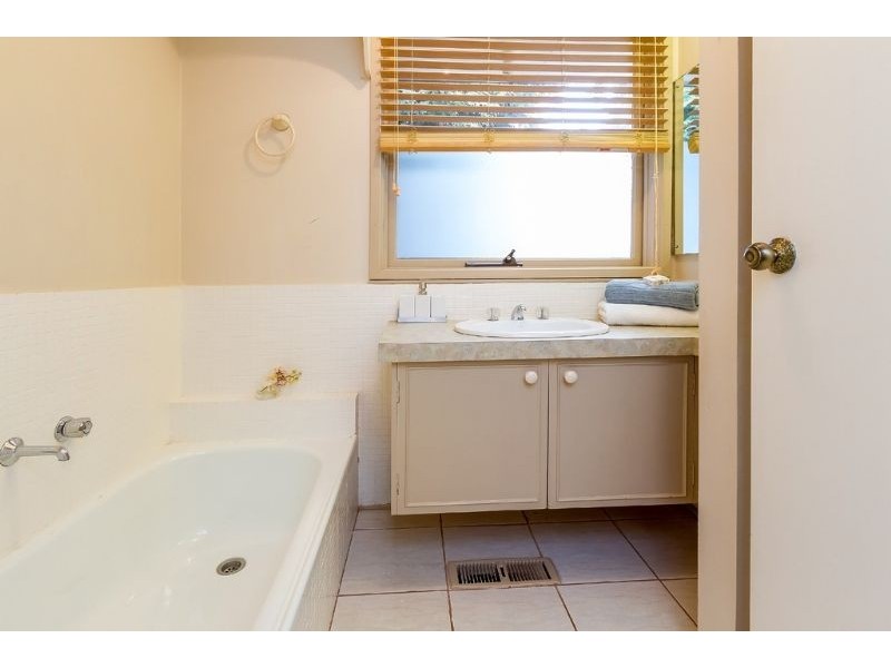 297 Gallaghers Road, Glen Waverley VIC 3150