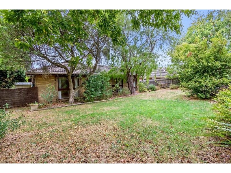 297 Gallaghers Road, Glen Waverley VIC 3150